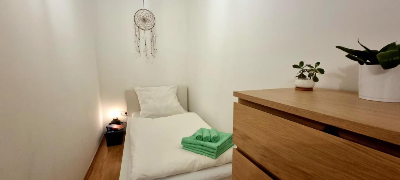 Business Apartment Mit Kuche Fur 1-3 +Netflx+5G Wlan Nahe Der Mhh Im Industrial Design Hannover Kültér fotó