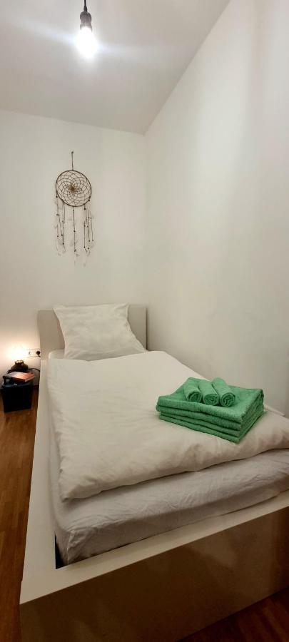 Business Apartment Mit Kuche Fur 1-3 +Netflx+5G Wlan Nahe Der Mhh Im Industrial Design Hannover Kültér fotó