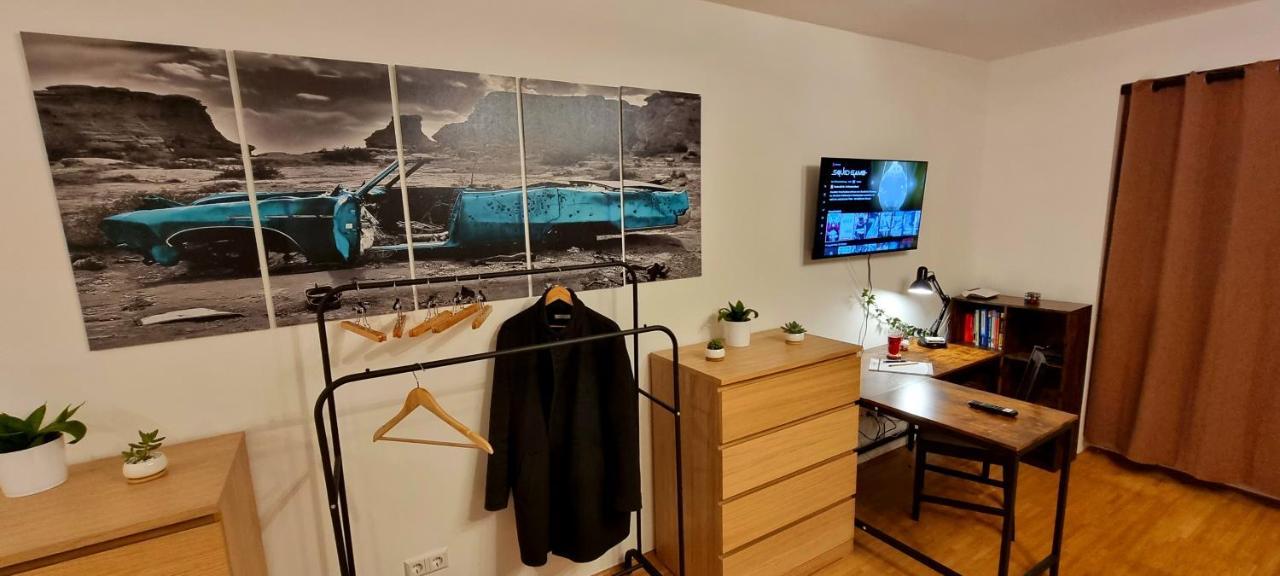 Business Apartment Mit Kuche Fur 1-3 +Netflx+5G Wlan Nahe Der Mhh Im Industrial Design Hannover Kültér fotó